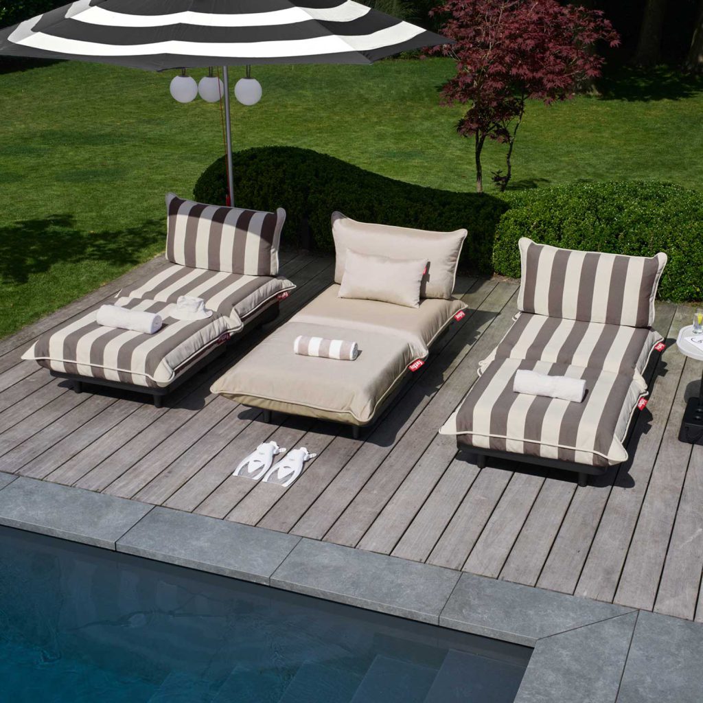 Paletti als loungige Liege. Gestreift oder Uni. 