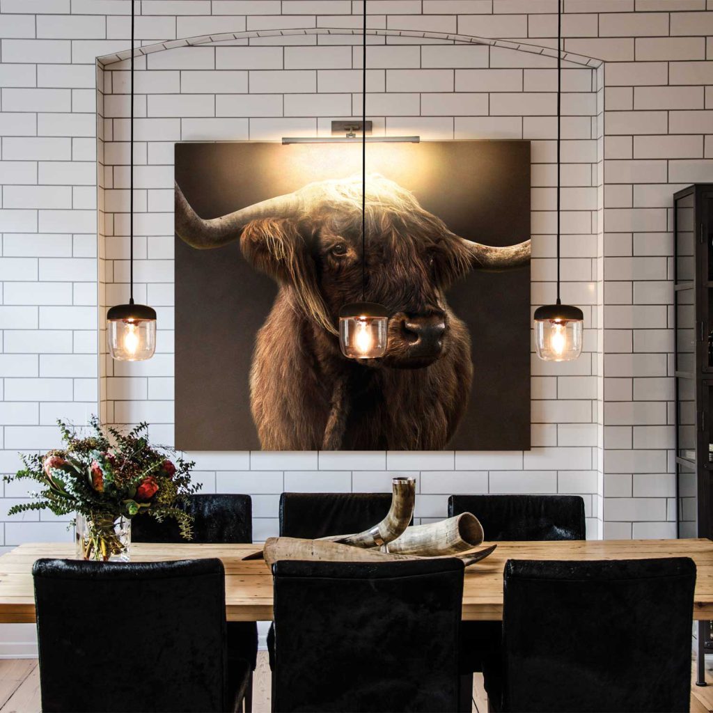 Die zeitlose Acorn Leucht von Umage im Dreierpack. Für ein schönes Stimmungslicht über dem großen Esstisch.