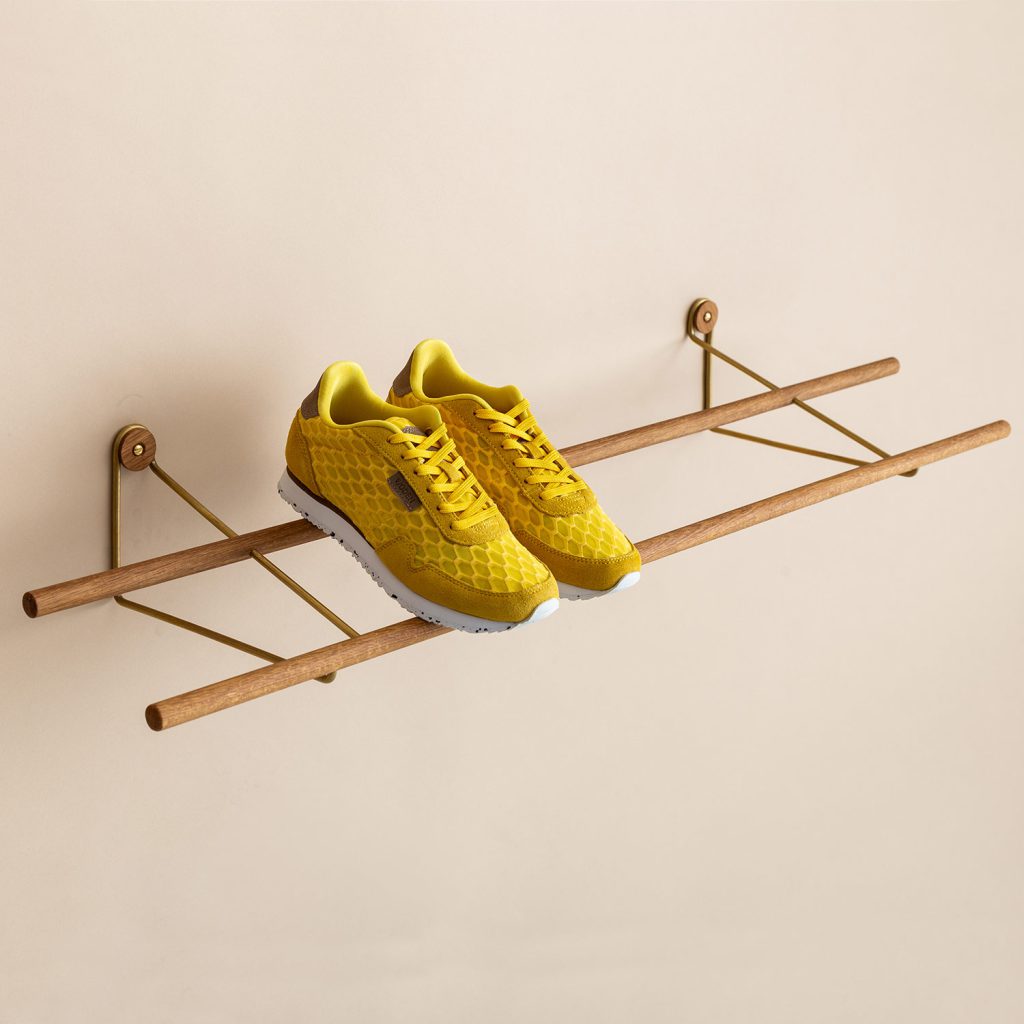 Schlicht und funktional: das Schuhregal von We Do Wood ist je nach Schuhtpy anpassbar. 