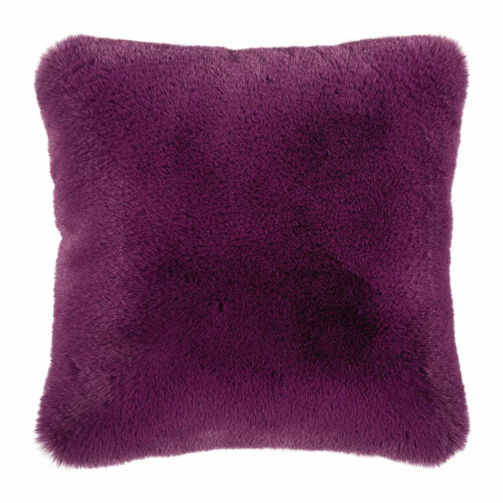 In Lila bringt die quadratische Pad Evita Kissenhülle einen Klecks Farbe in jeden Raum.